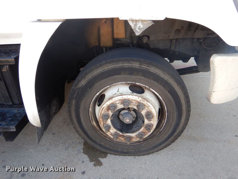 image for item DO1485 2007 Hino 258  rollback truck