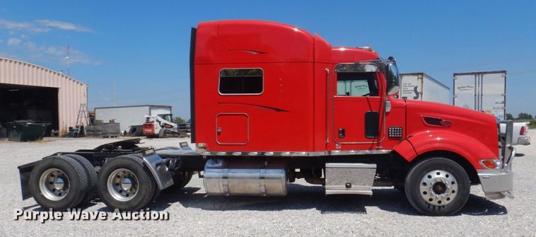 image for item DP5637 2012 Peterbilt 386  semi truck