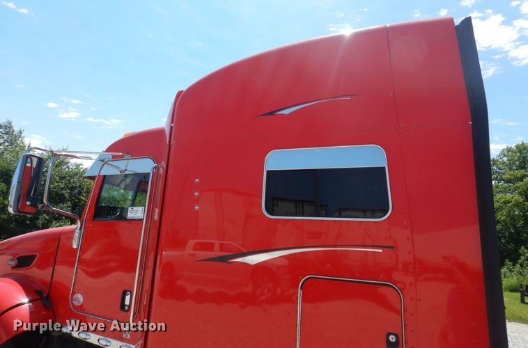 image for item DP5637 2012 Peterbilt 386  semi truck