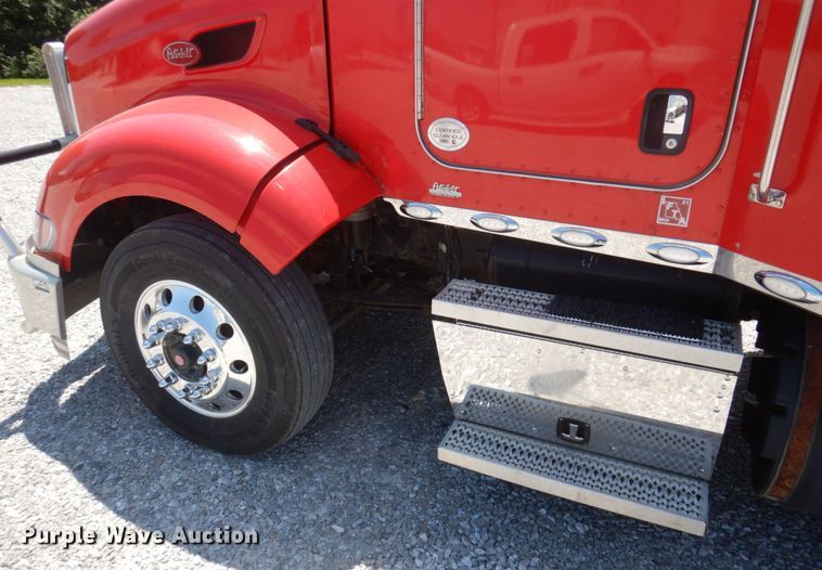 image for item DP5637 2012 Peterbilt 386  semi truck