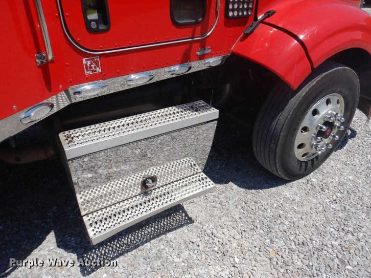 image for item DP5637 2012 Peterbilt 386  semi truck