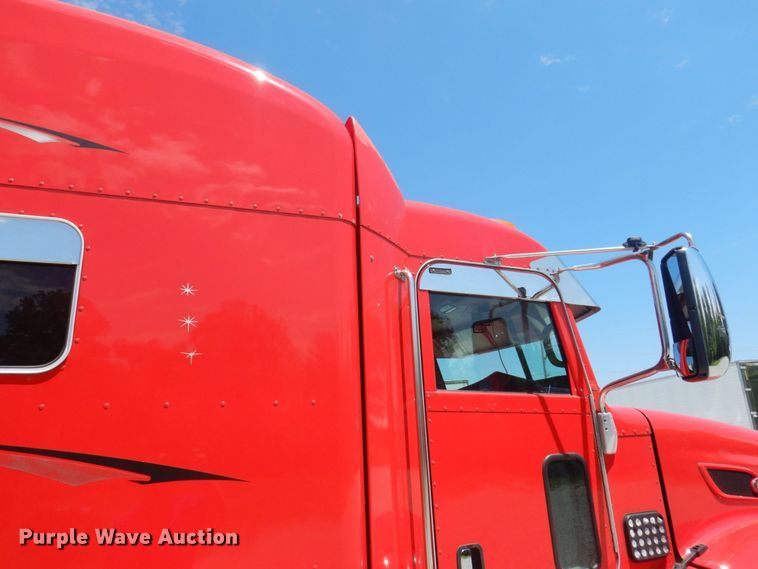 image for item DP5637 2012 Peterbilt 386  semi truck