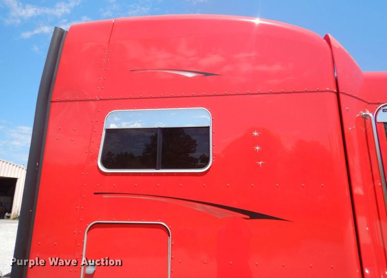 image for item DP5637 2012 Peterbilt 386  semi truck
