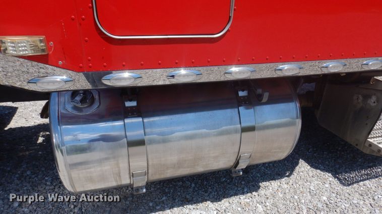 image for item DP5637 2012 Peterbilt 386  semi truck