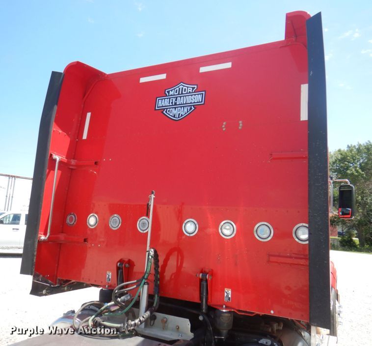 image for item DP5637 2012 Peterbilt 386  semi truck