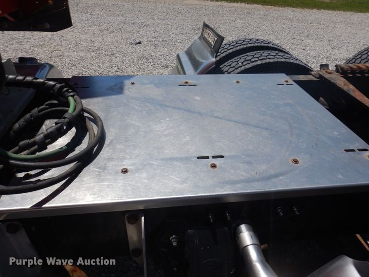 image for item DP5637 2012 Peterbilt 386  semi truck