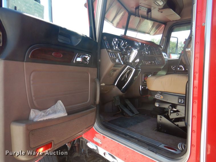 image for item DP5637 2012 Peterbilt 386  semi truck