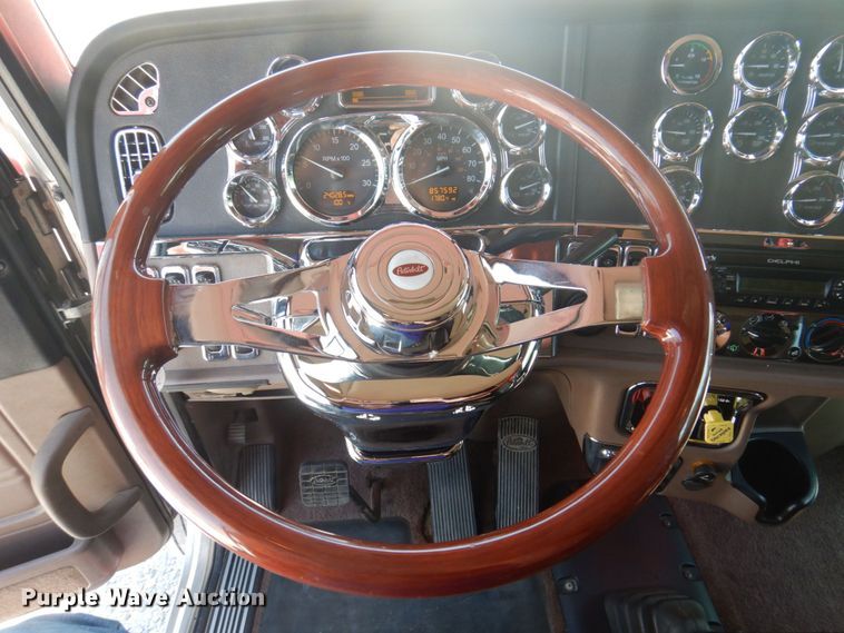 image for item DP5637 2012 Peterbilt 386  semi truck