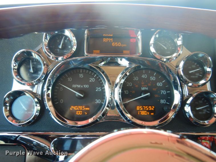 image for item DP5637 2012 Peterbilt 386  semi truck