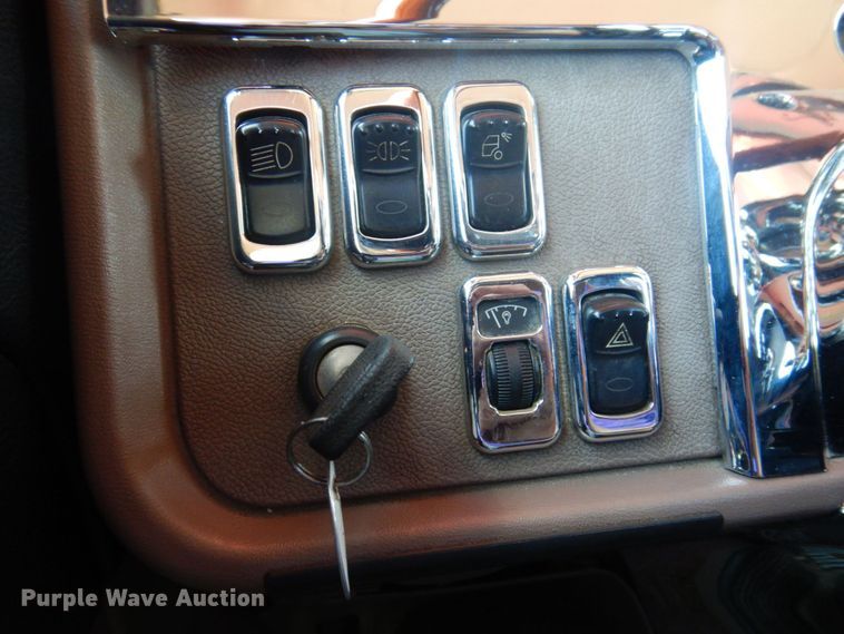 image for item DP5637 2012 Peterbilt 386  semi truck