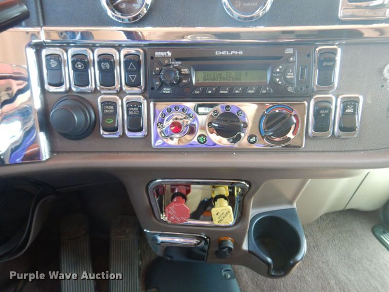 image for item DP5637 2012 Peterbilt 386  semi truck