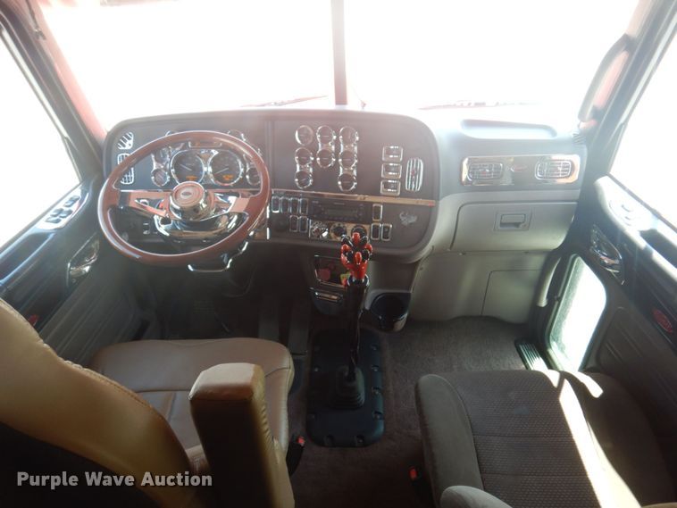 image for item DP5637 2012 Peterbilt 386  semi truck