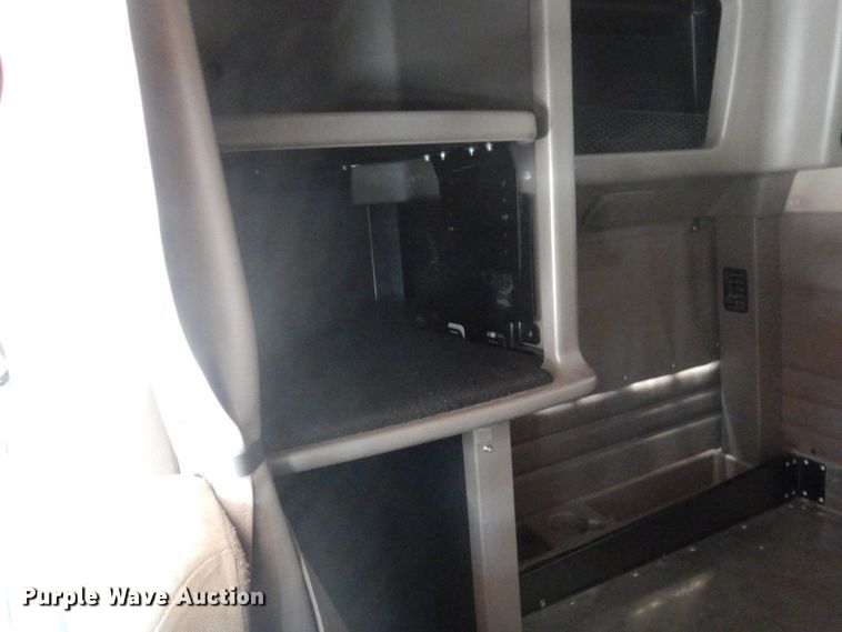 image for item DP5637 2012 Peterbilt 386  semi truck