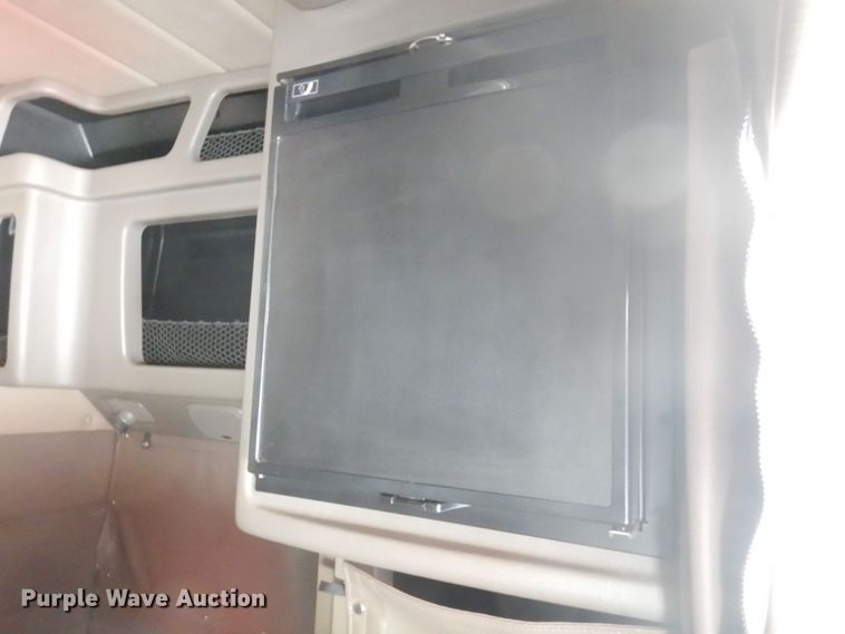 image for item DP5637 2012 Peterbilt 386  semi truck