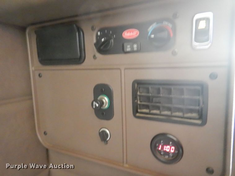 image for item DP5637 2012 Peterbilt 386  semi truck