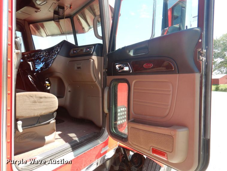 image for item DP5637 2012 Peterbilt 386  semi truck