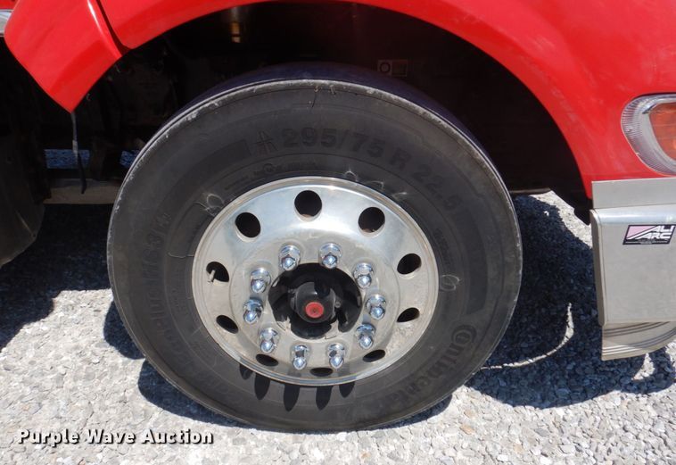 image for item DP5637 2012 Peterbilt 386  semi truck