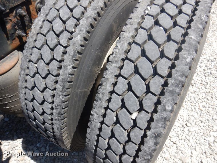 image for item DP5637 2012 Peterbilt 386  semi truck