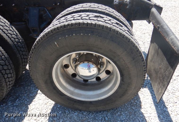 image for item DP5637 2012 Peterbilt 386  semi truck