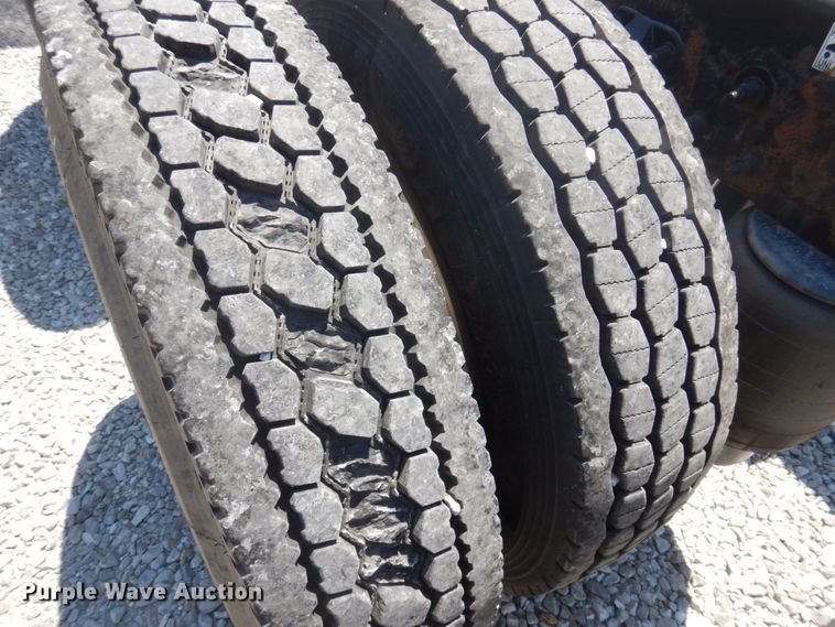 image for item DP5637 2012 Peterbilt 386  semi truck