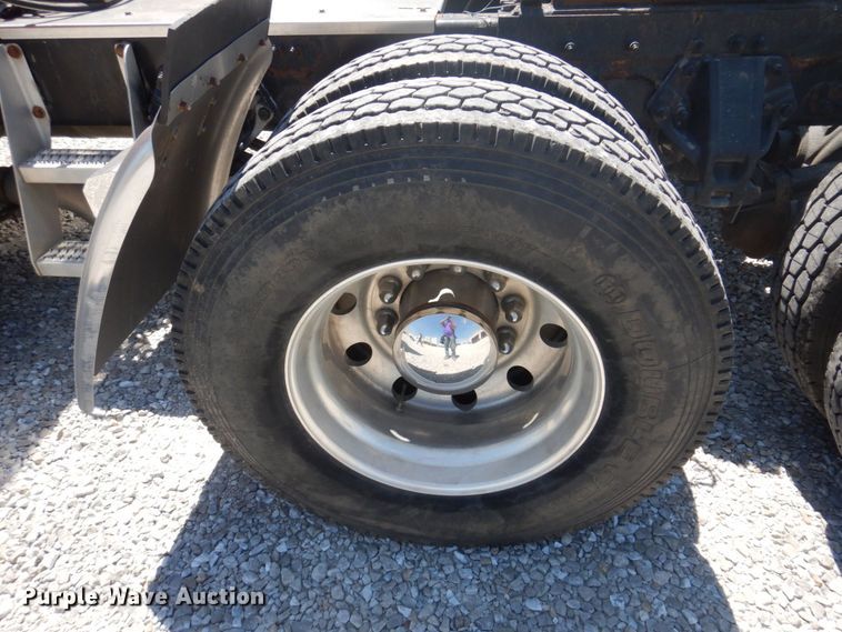 image for item DP5637 2012 Peterbilt 386  semi truck