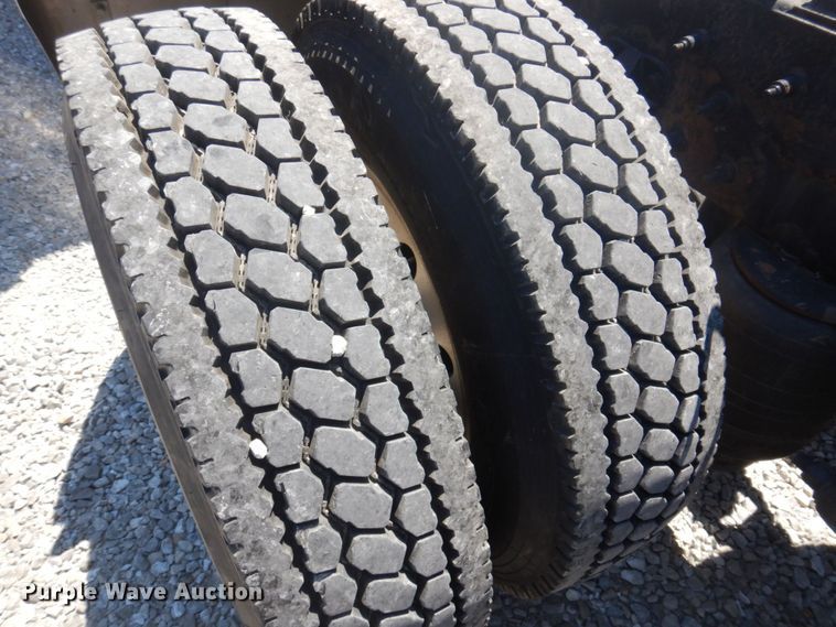 image for item DP5637 2012 Peterbilt 386  semi truck