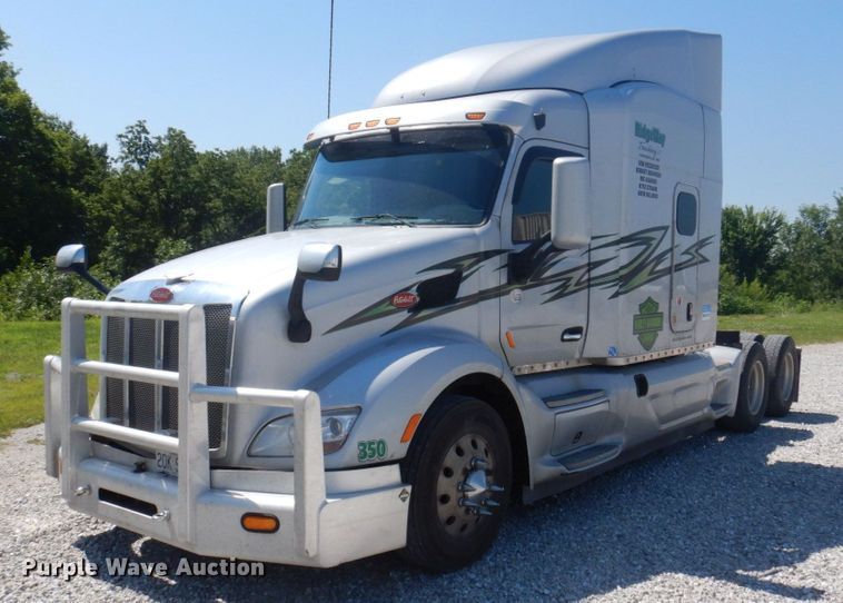 image for item DP5639 2015 Peterbilt 579  semi truck
