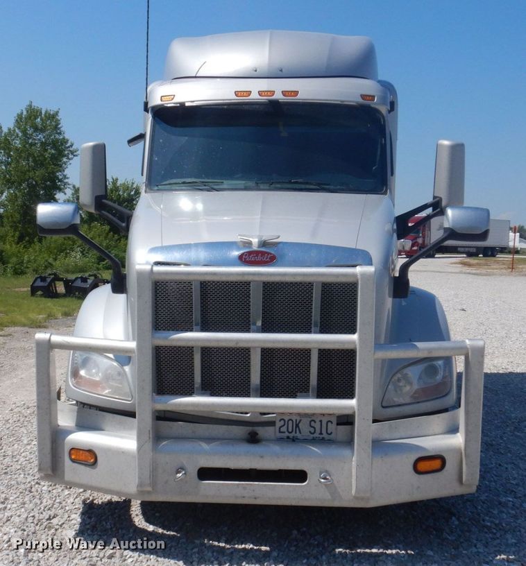 image for item DP5639 2015 Peterbilt 579  semi truck
