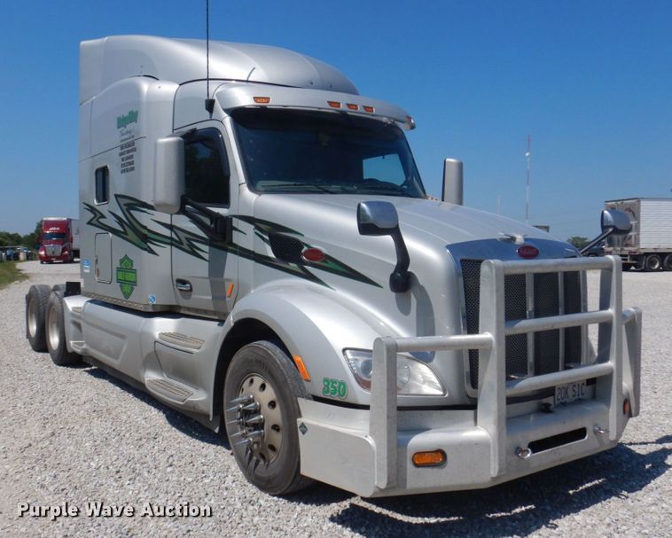 image for item DP5639 2015 Peterbilt 579  semi truck
