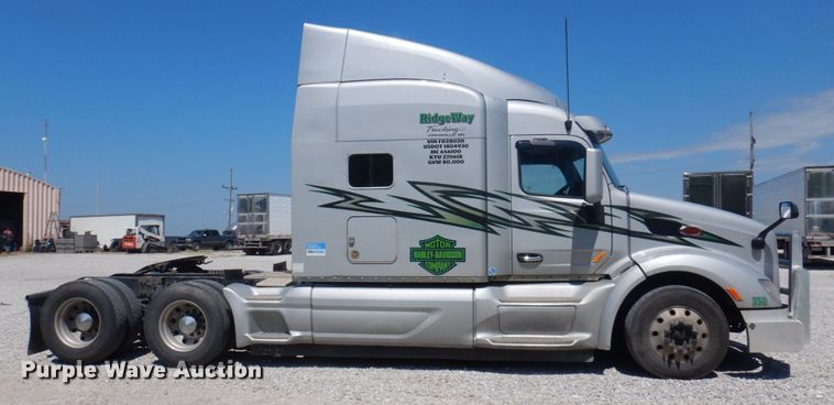 image for item DP5639 2015 Peterbilt 579  semi truck