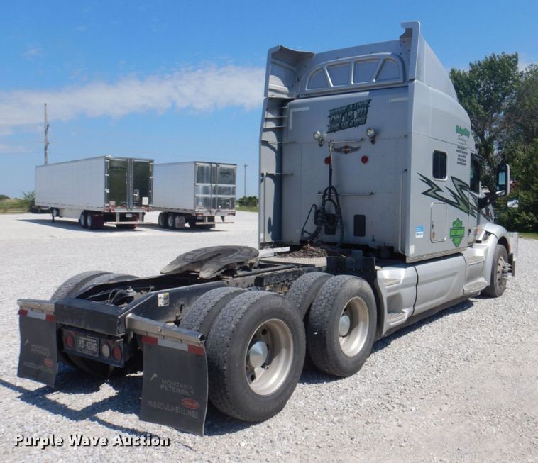 image for item DP5639 2015 Peterbilt 579  semi truck