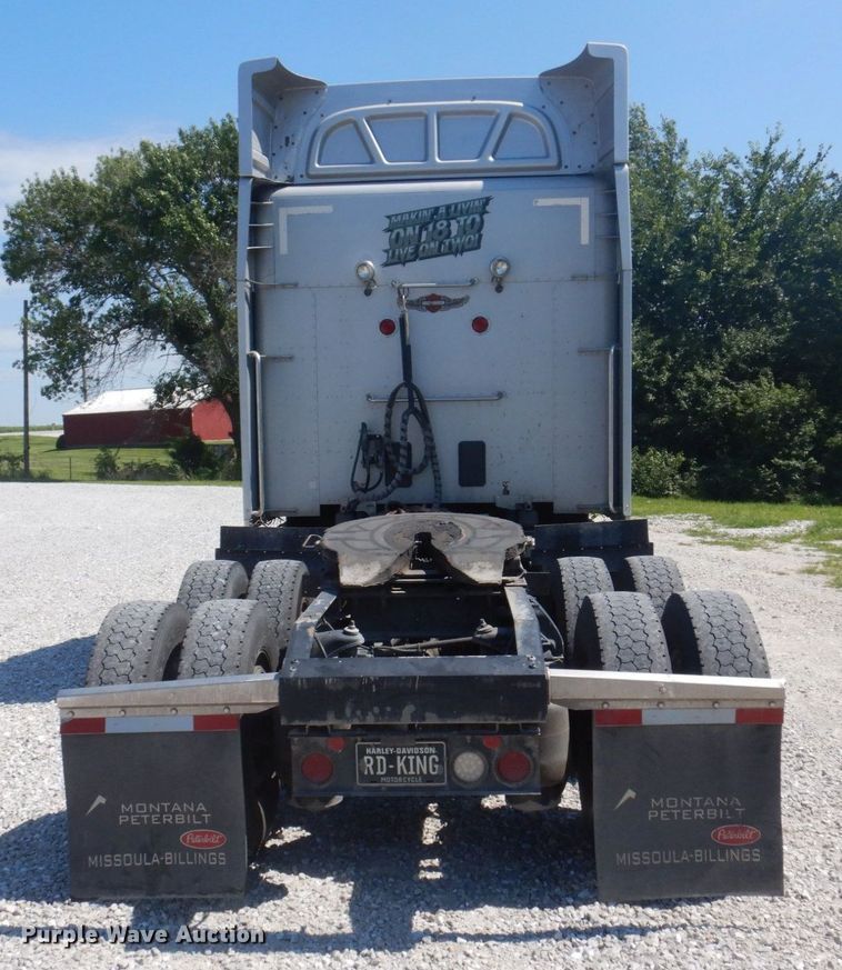 image for item DP5639 2015 Peterbilt 579  semi truck