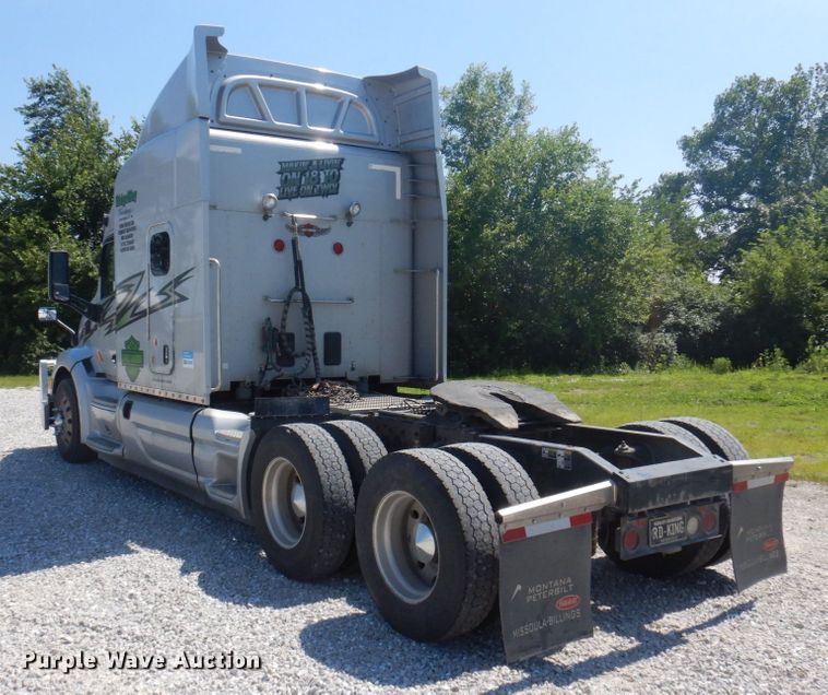 image for item DP5639 2015 Peterbilt 579  semi truck