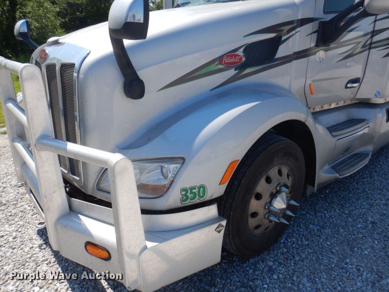 image for item DP5639 2015 Peterbilt 579  semi truck
