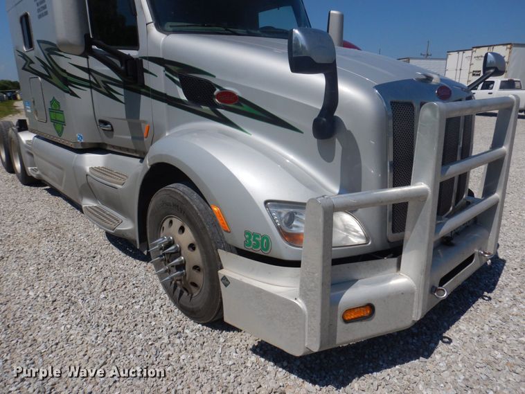 image for item DP5639 2015 Peterbilt 579  semi truck