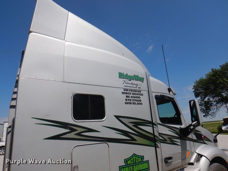 image for item DP5639 2015 Peterbilt 579  semi truck