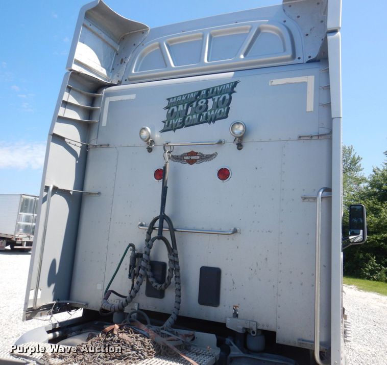 image for item DP5639 2015 Peterbilt 579  semi truck