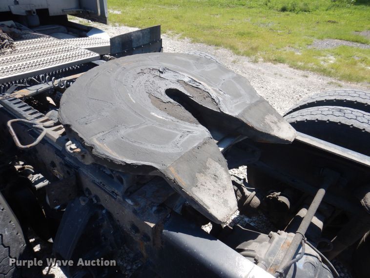 image for item DP5639 2015 Peterbilt 579  semi truck