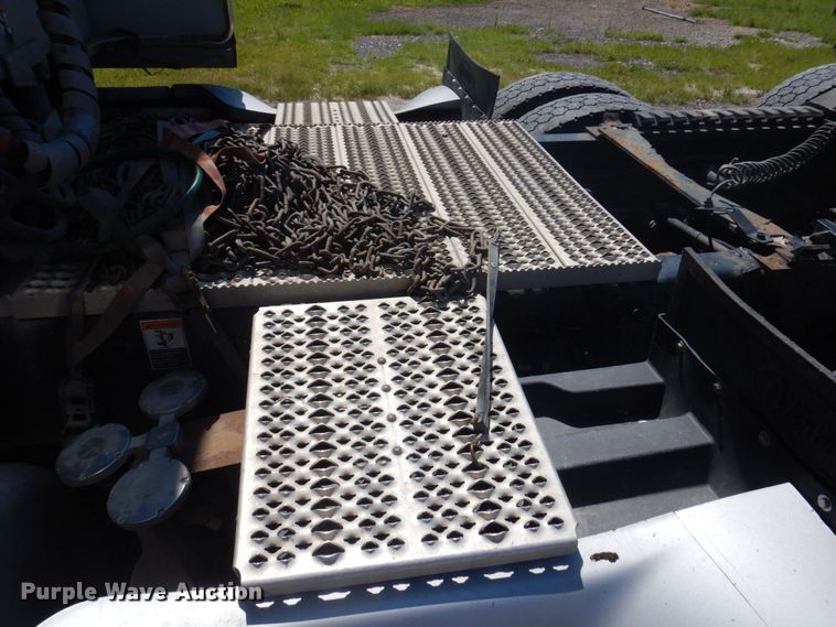 image for item DP5639 2015 Peterbilt 579  semi truck