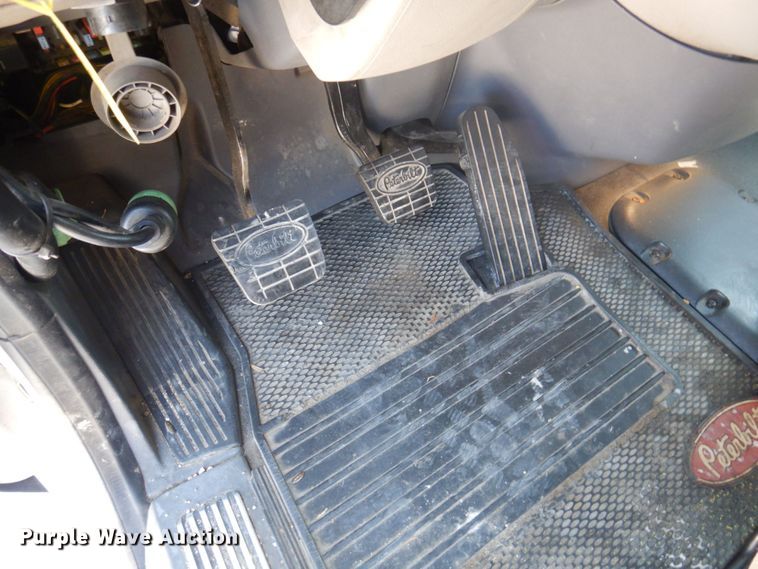 image for item DP5639 2015 Peterbilt 579  semi truck