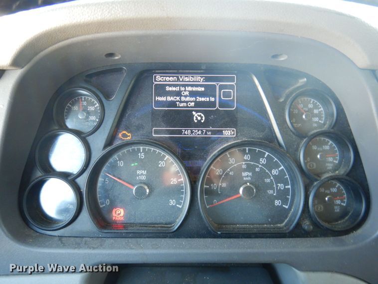 image for item DP5639 2015 Peterbilt 579  semi truck