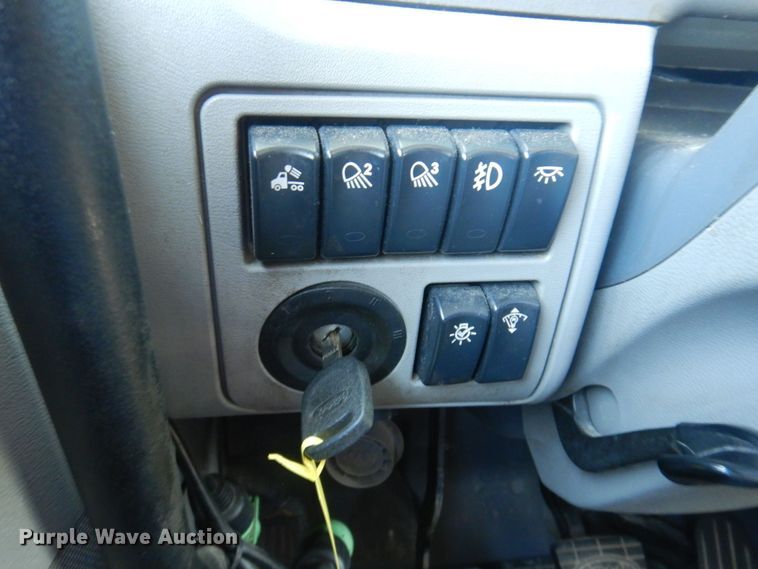 image for item DP5639 2015 Peterbilt 579  semi truck