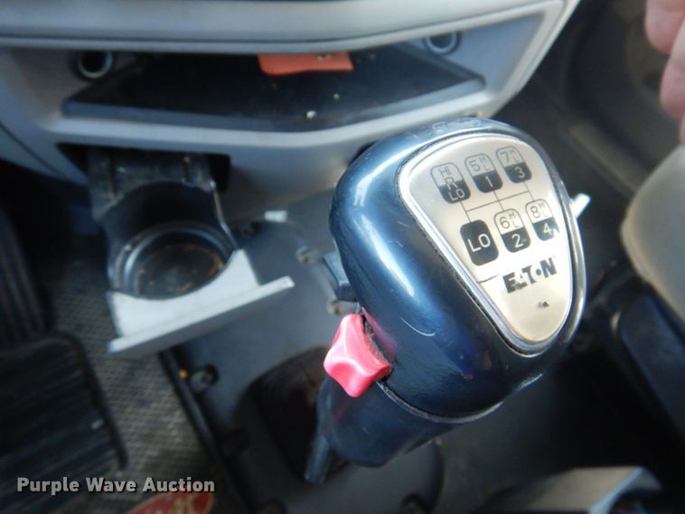 image for item DP5639 2015 Peterbilt 579  semi truck