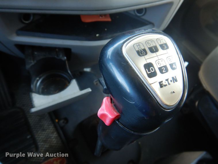 image for item DP5639 2015 Peterbilt 579  semi truck