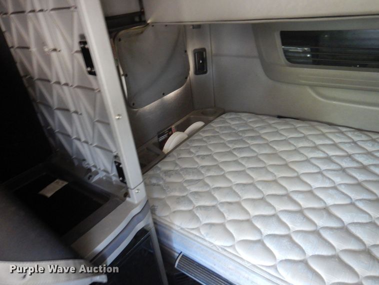 image for item DP5639 2015 Peterbilt 579  semi truck