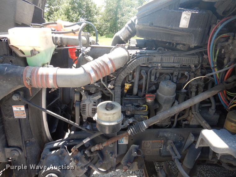 image for item DP5639 2015 Peterbilt 579  semi truck