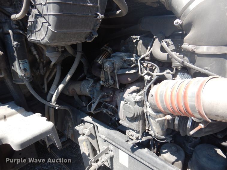 image for item DP5639 2015 Peterbilt 579  semi truck