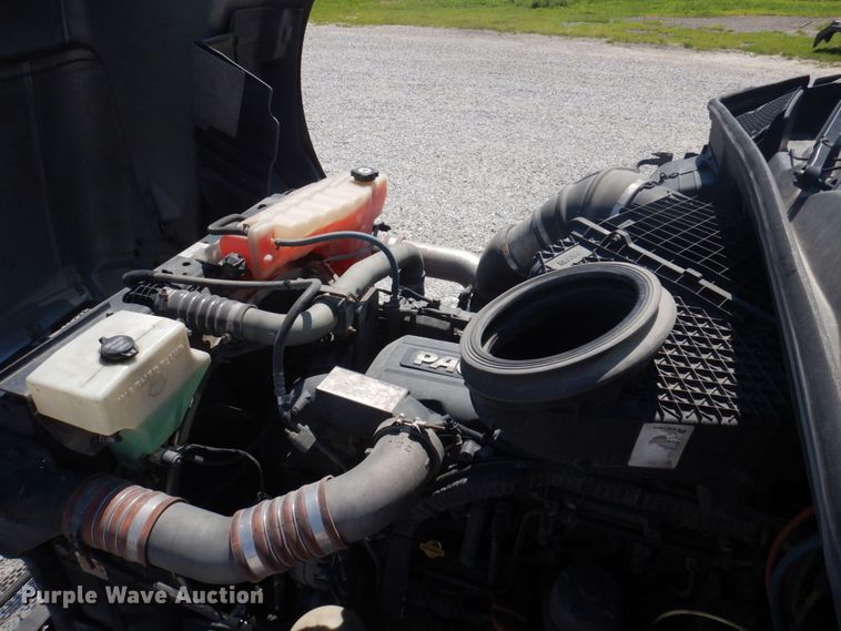 image for item DP5639 2015 Peterbilt 579  semi truck