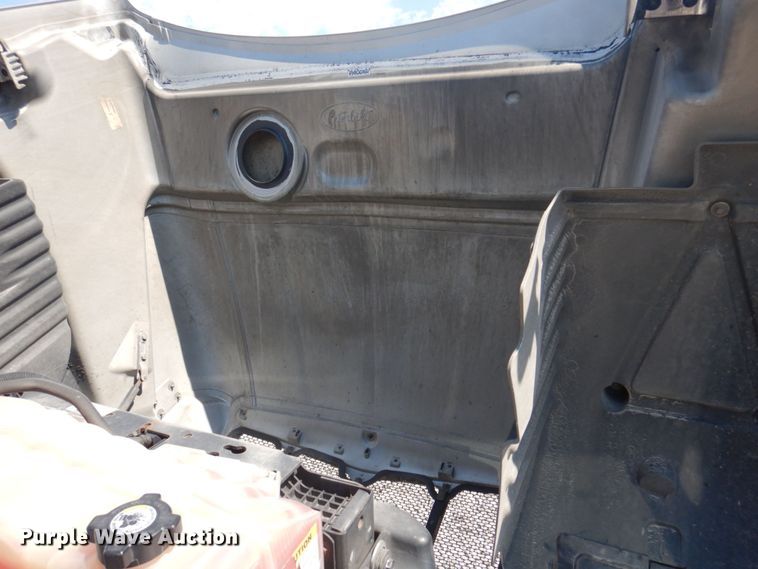 image for item DP5639 2015 Peterbilt 579  semi truck