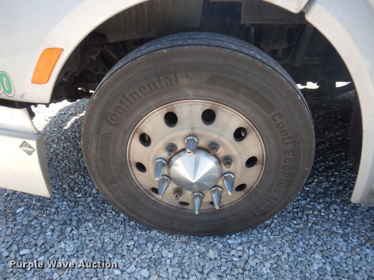 image for item DP5639 2015 Peterbilt 579  semi truck